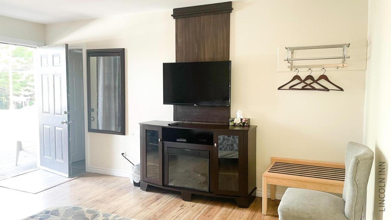 Lincoln Inn Fredericton Bagian luar foto