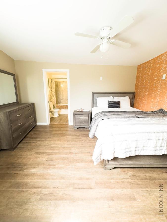 Lincoln Inn Fredericton Bagian luar foto